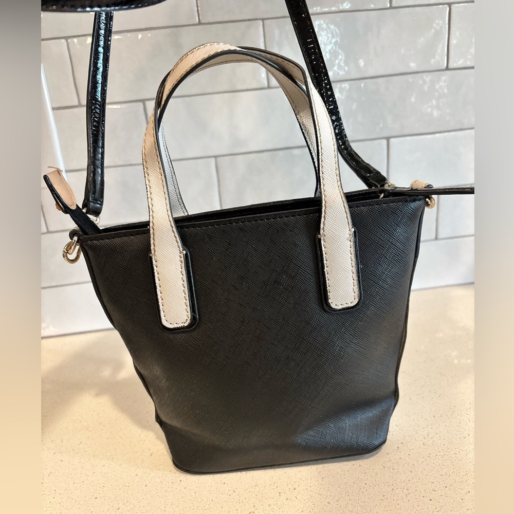 GUESS women's small satchel crossbody bag Purse Black White EUC - Picture 5 of 10